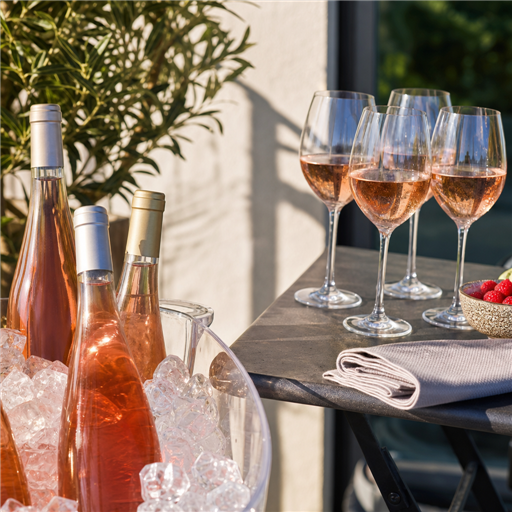 Aménager un coin fraîcheur pour l’été : idées simples pour mieux conserver et servir ses vins rosés - Image