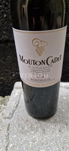 Bordeaux Mouton Cadet 2010