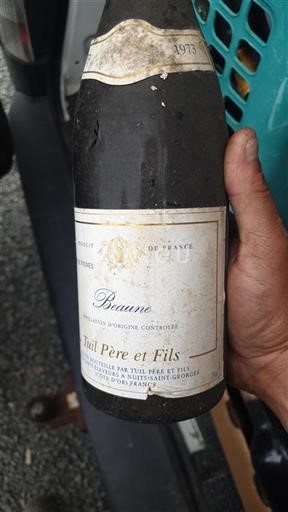 Vin Rouge sec Tuil Père et Fils 1973 France Bourgogne Beaune AOC
