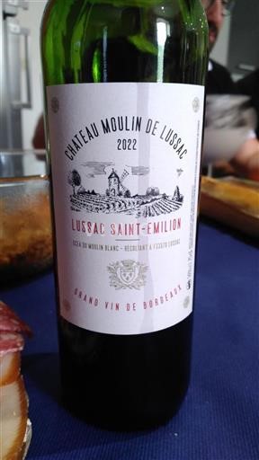 Vin Rouge sec Château Moulin de Lussac 2022 France Bordeaux Lussac-saint-émilion AOC