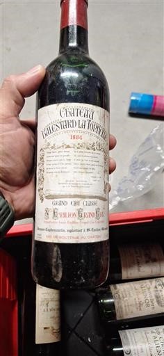 Vin Rouge sec Château Balestard la tonnelle 1984 France Bordeaux Saint-Émilion Grand Cru AOC Grand Cru