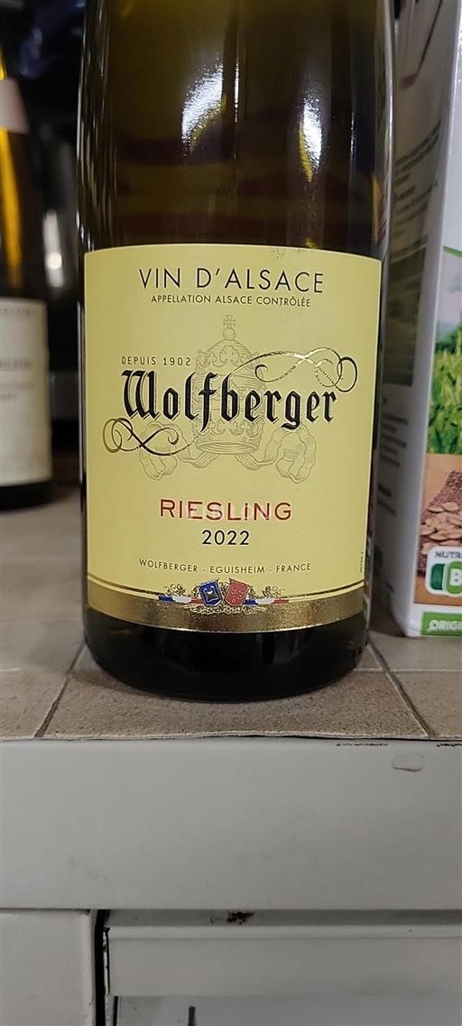 Vin Blanc sec Riesling Wolfberger 2022 France Alsace Riesling AOC
