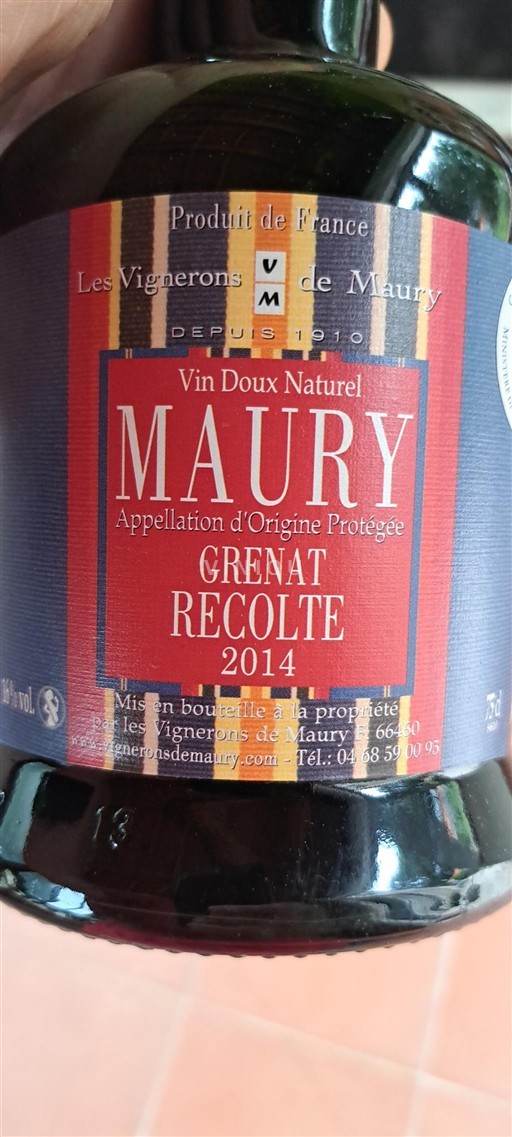 Vin Rouge sec Grenat Récolte Les Vignerons de Maury 2014 France Roussillon Maury AOC