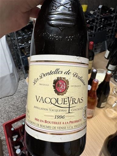 Rhônen laakso Vacqueyras Les Dentelles de Veisais 1996