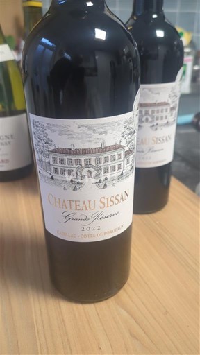Vin Rouge sec Grande Réserve Château Issan 2022 France Bordeaux Cadillac-côtes-de-bordeaux AOC