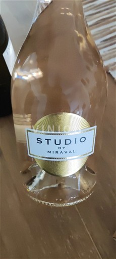 Rượu vang Rosé sec Studio by Miraval Miraval 2024 Pháp Provence, hạ lưu Rhône, Corse Địa Trung Hải IGP