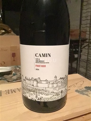 Languedoc ja Roussillon Carcassonnen kaupunki Camin Pinot Noir 2024
