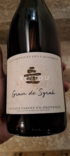 Provansa Coteaux Varois v Provansi Les Complices des Calanques Grain de Syrah Neleten.