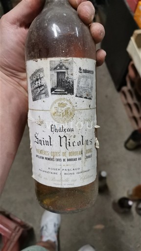 Vin Rouge sec Château Saint Nicolas 1982 France Bordeaux Premières-côtes-de-bordeaux AOC