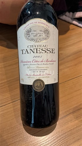 Bordeaux Những sườn đầu tiên của Bordeaux Château Tanesse 2005