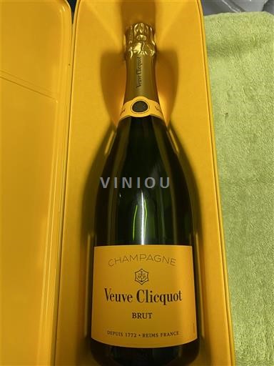 Šampanja Šampanjec Veuve Clicquot Brut Neleten.