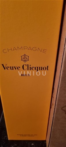 Šampanja Šampanjec Veuve Clicquot Brut Neleten.