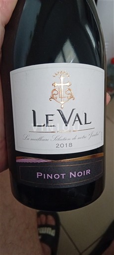 Languedoc-Roussillon Pays d'Oc Le Val Pinot Noir 2018