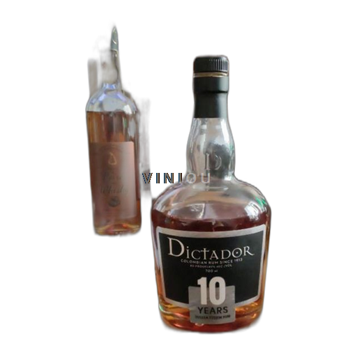 Rum Amberkleurig Dictador  Distileria colombiana limitada 10a Colombia Niet gespecificeerd