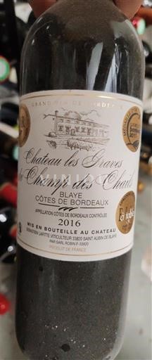Vin Rouge sec Château Les Graves de Champ des Chails 2016 Francie Bordeaux Blaye-côtes-de-bordeaux AOC