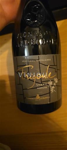 Alpe in reke Rona Ardeška. Vignerons Ardéchois Triguelé Neleten.