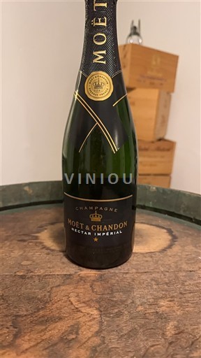 Šampanja Šampanjec Moët & Chandon Nectar Impérial Neleten.