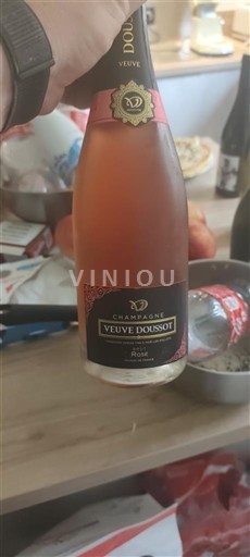 Šampanja Šampanjec Veuve Doussot Neleten.