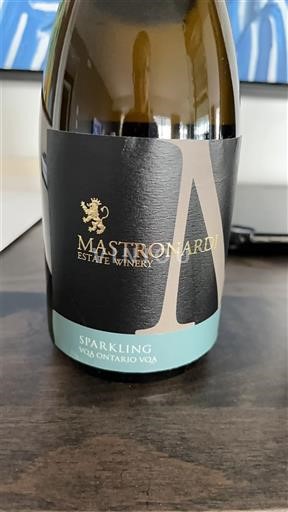 Ontario Lake Erie North Shore VQA Mastronardi Estate Winery Sin añada