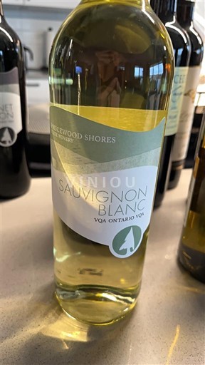 Ontario Lake Erie North Shore VQA Bluewood Shores Winery Sin añada