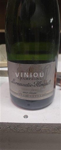 Šampanja Šampanjec Larnaudie-Hirault Brut Nature Neleten.