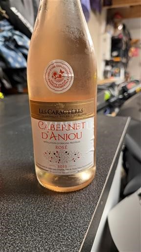 Thung lũng sông Loire Cabernet-d'Anjou Les Caractères 2023