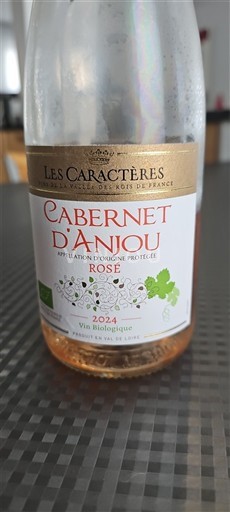 Thung lũng sông Loire Cabernet-d'Anjou Les Caractères 2024