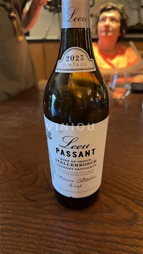 Vinos Rouge sec Leeu Passant 2023 Sudáfrica Región Costera Stellenbosch
