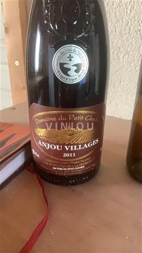 Thung lũng sông Loire Anjou Villages Domaine Petit Clocher 2011