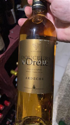 Alpe in reke Rona Ardeška. Vignerons Ardéchois Douceurs d'Orélie 2018