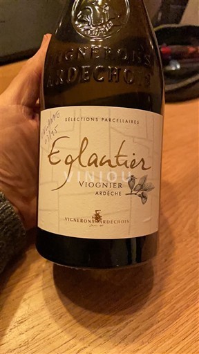 Alpe in reke Rona Ardeška. Vignerons Ardéchois Eglantier 2023