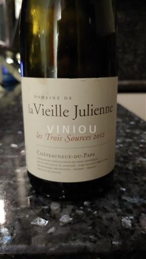 Rhônen laakso Châteauneuf-du-Pape Domaine La Vieille Julienne Les Trois Sources 2012