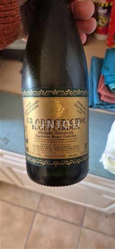 Savoja in Bugej Bugey-Cerdon La Grand'Cave Neleten.