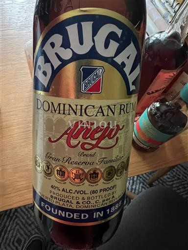 Rum Amberkleurig Brugal. Dominican rum Pas d'infos  Dominicaanse Republiek Niet gespecificeerd