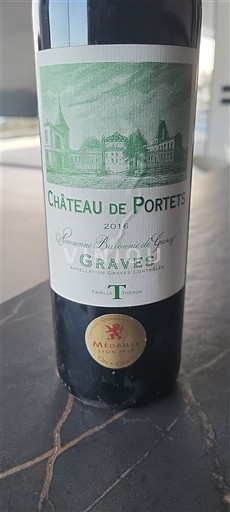 Vin Rouge sec Château Portets 2016 France Bordeaux Graves AOC