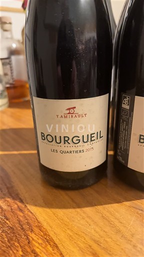 Vin Rouge sec Les Quartiers Y. Amirault 2015 France Vallée de la Loire Bourgueil AOC