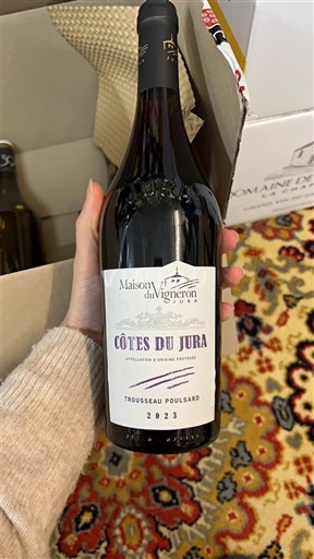 Rượu vang Rouge sec Trousseau Poulsard Maison du Vigneron 2023 Pháp Jura Côtes-du-jura AOC