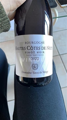 Burgundsko Hautes Côtes de Nuits Domaine Sires de Vergy Saint Saturnin 2023