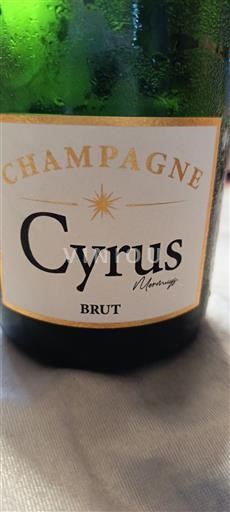 Samppanja Cyrus Ei vuosikertaa