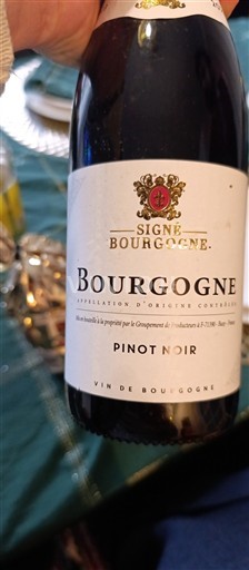 Burgundsko Signé Bourgogne Neročník