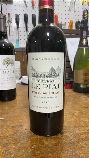 Bordeaux Côtes de Bourg Château Le Piat 2015