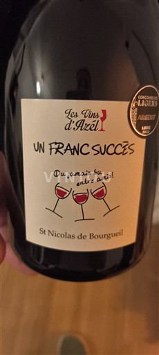 Viner Rouge sec Un Franc Succès Les Vins d'Azel 2024 Frankrike Loiredalen Saint-Nicolas-De-Bourgueil AOC