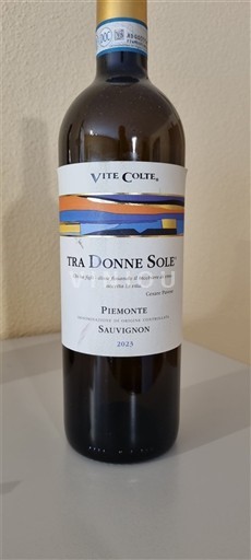 Piedmont Wines Piedmont Vite Colte Tra Donne Sole 2023