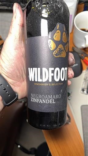 Apulia Puglia Wildfoot Winemaker's Selection 2017