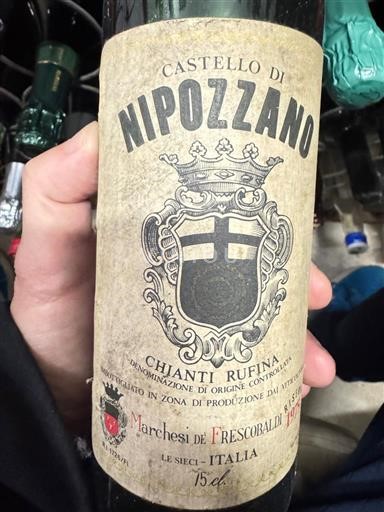 Toscana Không được chỉ định Castello di Nipozzano Không niên vụ