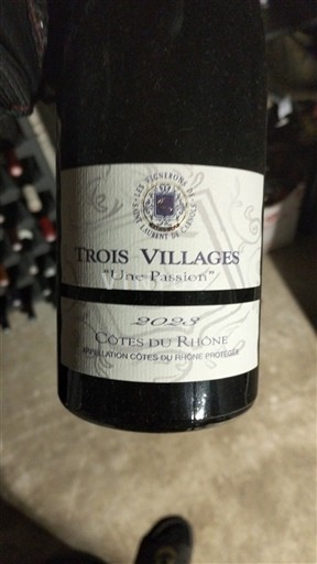 Údolí Rhôny Côtes-du-Rhône Les Vignerons de Saint Laurent de Carnols Trois Villages Une Passion 2023