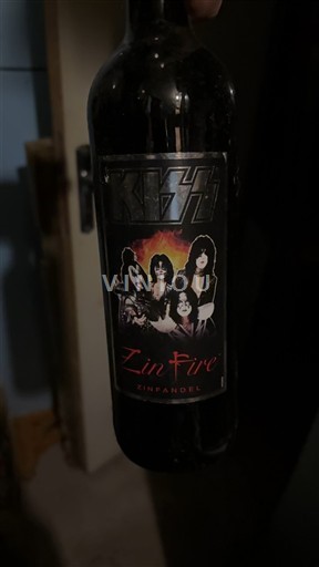 Kalifornialaiset AVA:t Määrittelemätön KISS Zin Fire 2011