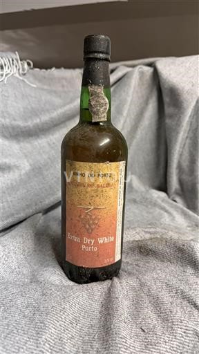 Portugal Oporto Cruzoval de Malhoa Extra Dry White 2010