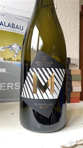 Vurtemberg Виртемберг Weinkeller Fellbach Muskatteller Secco Non Millésimé