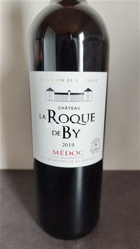 Vin Rouge sec Château La Roque de By 2019 France Bordeaux Médoc AOC